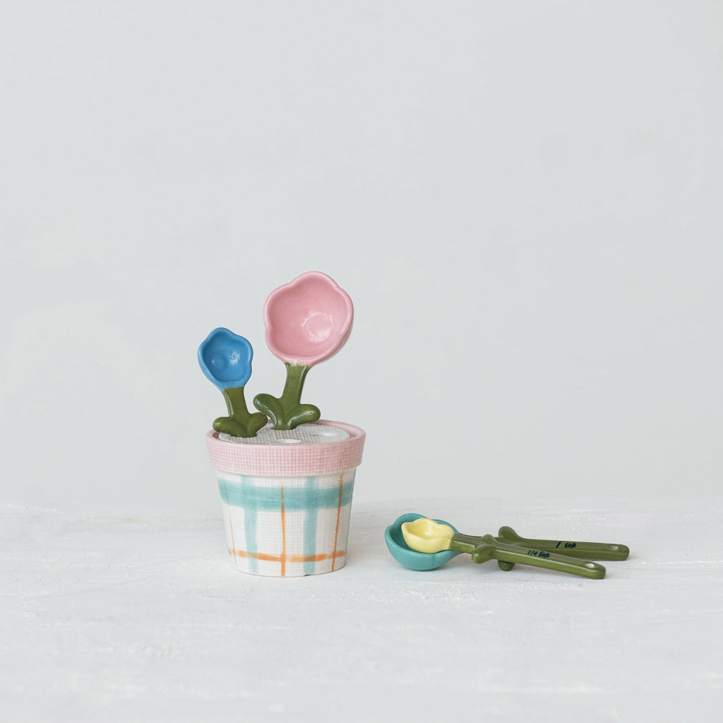 Flower-Shaped Measuring Spoons with Pot Holder