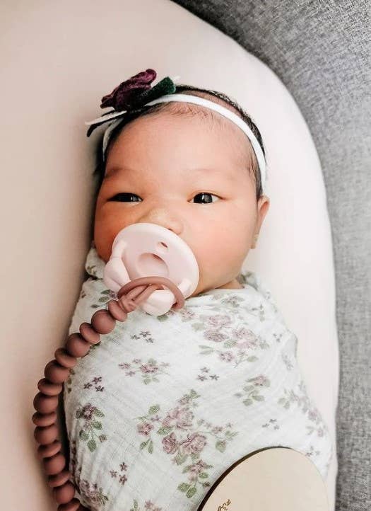 Itzy Ritzy Sweetie Strap Silicone Pacifier Clip