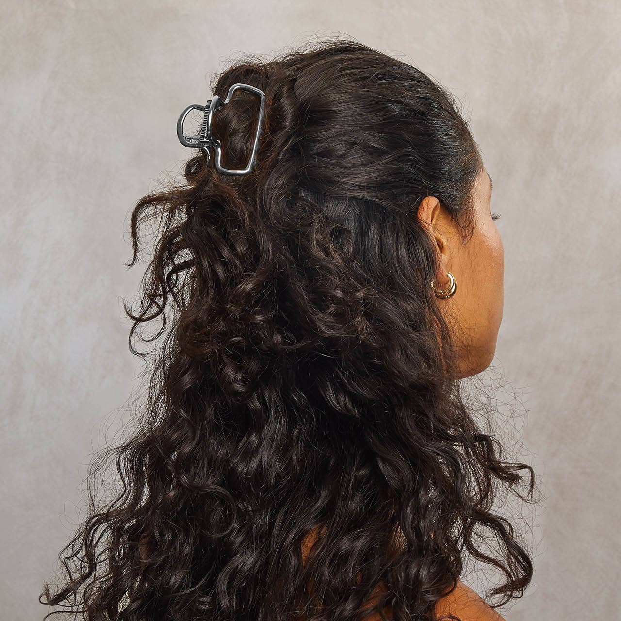 Kitsch Metal Medium Puffy Claw Clip — Hematite