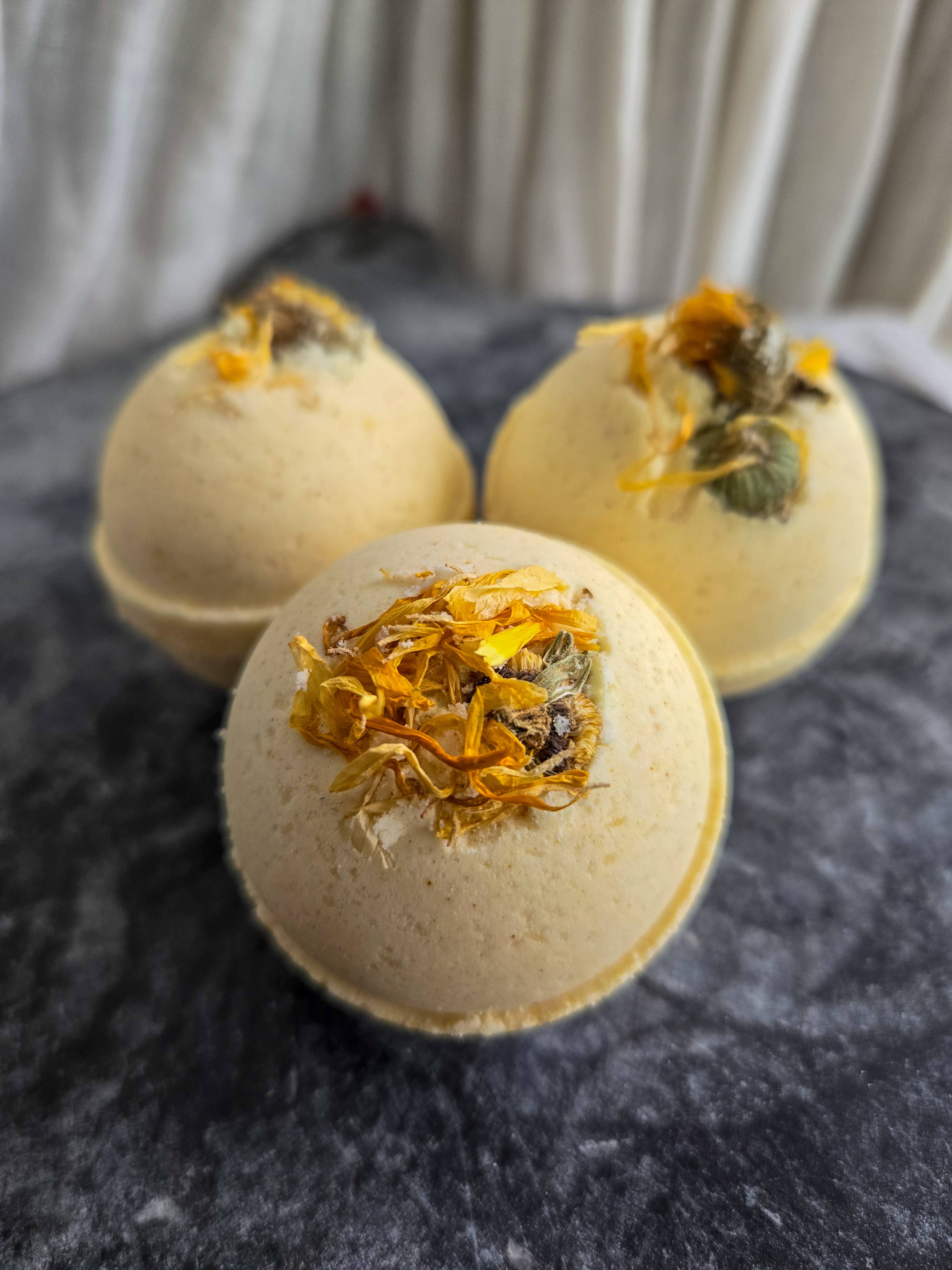 Gnat and Bee Sun Dancer Bath Bomb